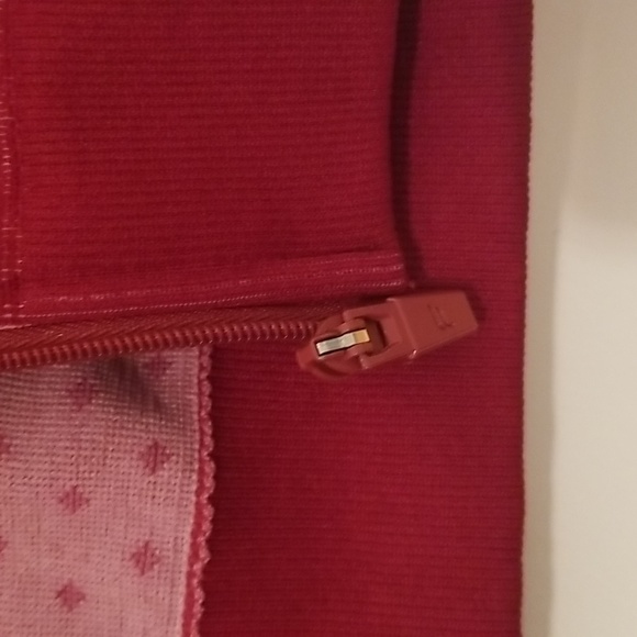 Fabletics cropped red patterned top full front zip Valentine's Day - Picture 4 of 7